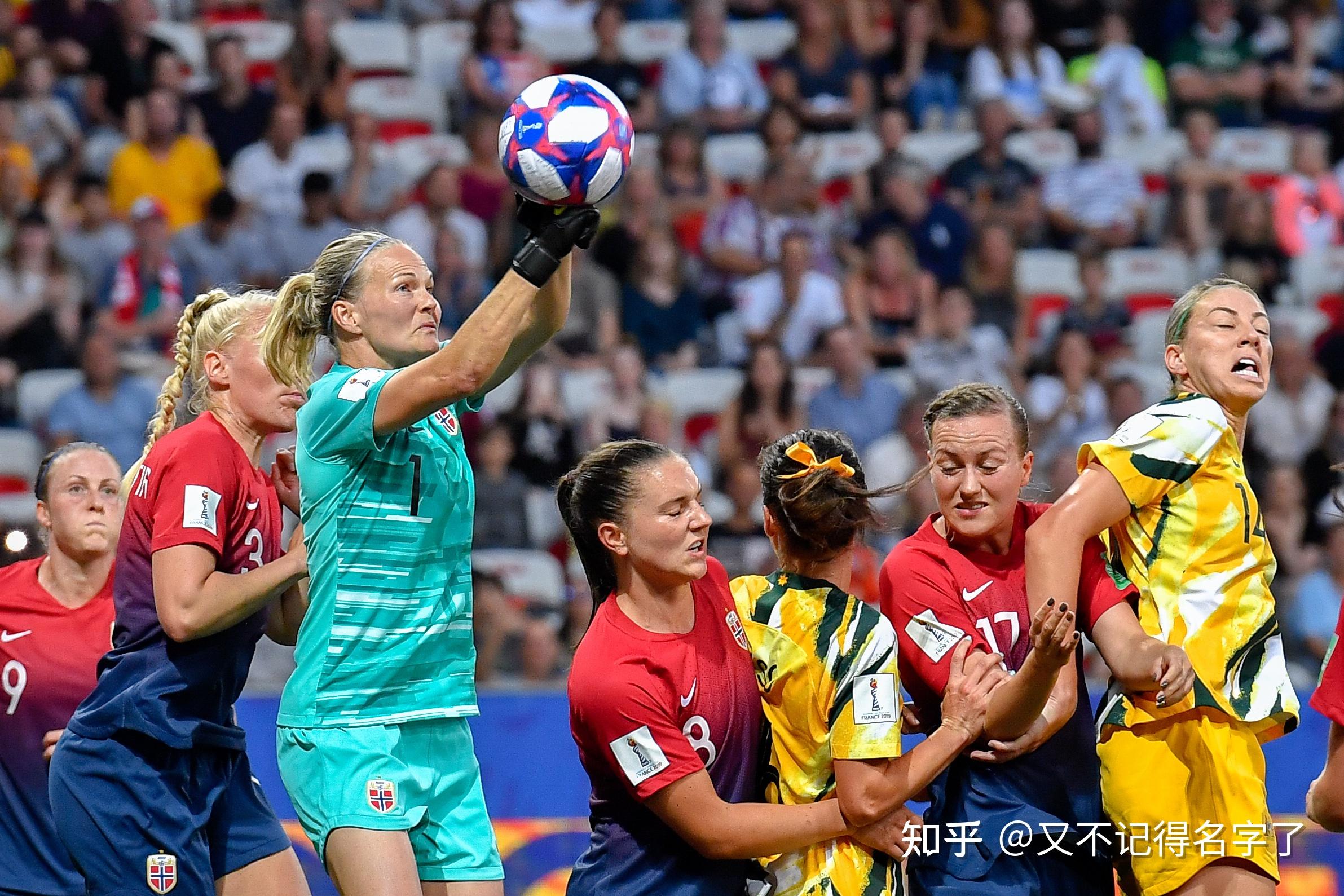 瑞士女足队员在国际赛事中斩获关键进球